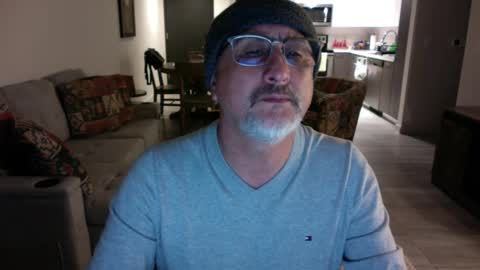 QS - INDEPENDENT MODEL online show from 02.13.25