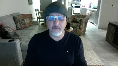 QS - INDEPENDENT MODEL online show from 02.15.25