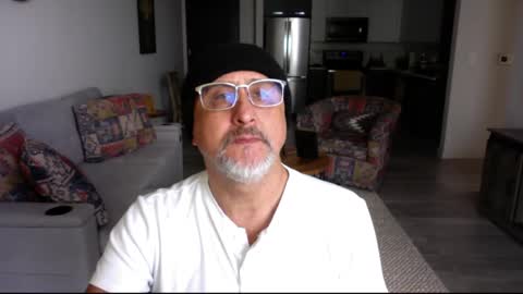 QS - INDEPENDENT MODEL online show from 02.16.25