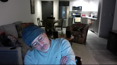 QS - INDEPENDENT MODEL online show from 02.18.25