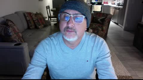 QS - INDEPENDENT MODEL online show from 02.24.25