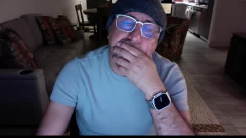 QS - INDEPENDENT MODEL online show from 02.27.25