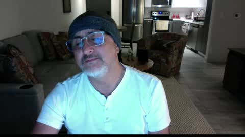 QS - INDEPENDENT MODEL online show from 02.28.25