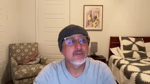 QS - INDEPENDENT MODEL online show from 10.13.25