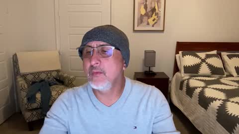 QS - INDEPENDENT MODEL online show from 10.16.25