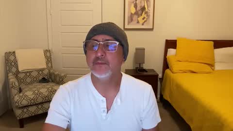 QS - INDEPENDENT MODEL online show from 11.07.25