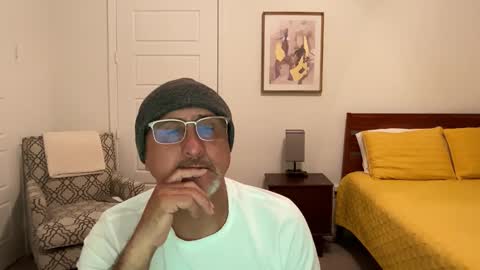 QS - INDEPENDENT MODEL online show from 11.10.25