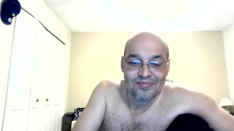 Snapshot of latinoinfla chatting on 04.11.26 latinoinfla online show from 04.11.26