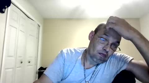 Snapshot of latinoinfla chatting on 04.19.26 latinoinfla online show from 04.19.26