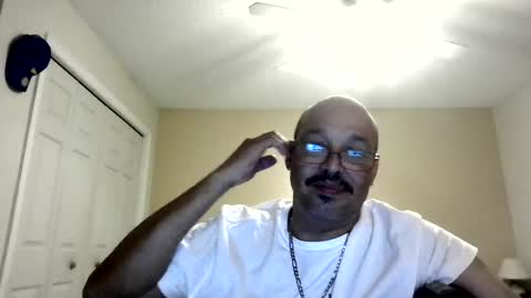 Snapshot of latinoinfla chatting on 08.09.26 latinoinfla online show from 08.09.26