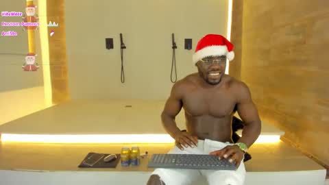Snapshot of latrellx7 chatting on 12.21.24 LEANDRO online show from 12.21.24