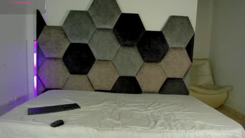 LEANDRO online show from 04.21.26