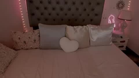 Laura online show from 11.21.25