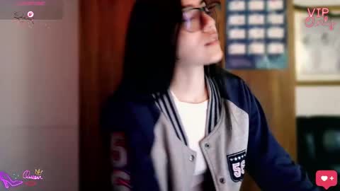 Snapshot of laujgray chatting on 01.09.26 laujgray online show from 01.09.26