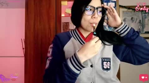 Snapshot of laujgray chatting on 02.15.26 laujgray online show from 02.15.26