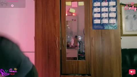 Snapshot of laujgray chatting on 02.27.26 laujgray online show from 02.27.26