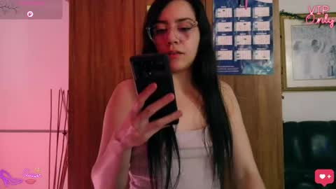 Snapshot of laujgray chatting on 03.01.26 laujgray online show from 03.01.26