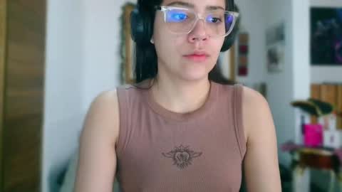 Snapshot of laujgray chatting on 05.29.26 laujgray online show from 05.29.26