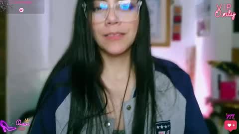 Snapshot of laujgray chatting on 06.11.26 laujgray online show from 06.11.26