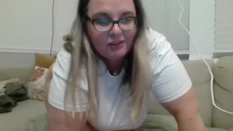 Snapshot of laulauma chatting on 01.13.25 LauLauMa online show from 01.13.25