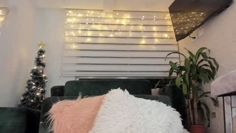 laura cruz online show from 12.12.24