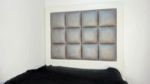 laura__js_ online show from 10.08.25