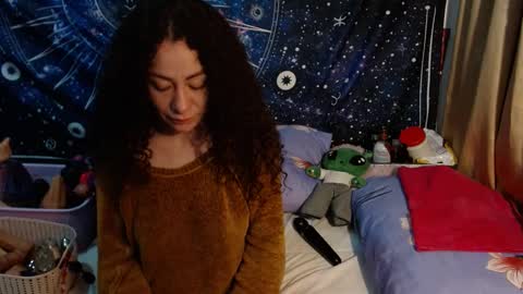 Snapshot of laura_anal_ chatting on 12.04.24 Wen online show from 12.04.24