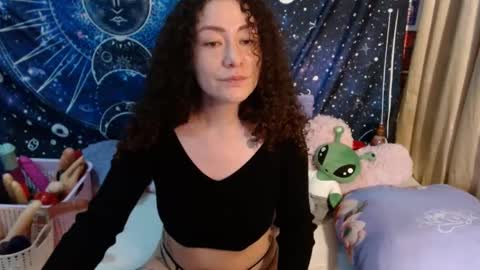 Snapshot of laura_anal_ chatting on 12.04.24 Wen online show from 12.04.24