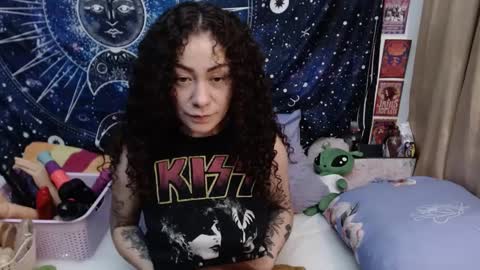 Snapshot of laura_anal_ chatting on 12.06.24 Wen online show from 12.06.24