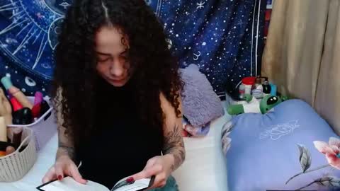 Snapshot of laura_anal_ chatting on 12.12.24 Wen online show from 12.12.24