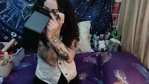 Snapshot of laura_anal_ chatting on 01.22.25 Wen online show from 01.22.25