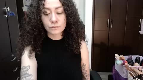 Snapshot of laura_anal_ chatting on 01.28.25 Wen online show from 01.28.25