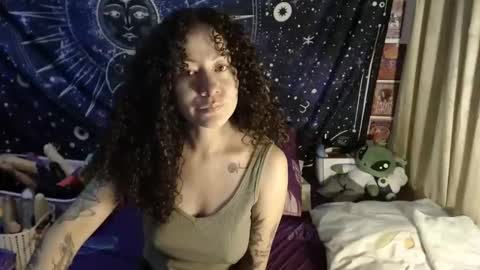 Snapshot of laura_anal_ chatting on 02.07.25 Wen online show from 02.07.25