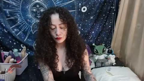 Snapshot of laura_anal_ chatting on 02.11.25 Wen online show from 02.11.25