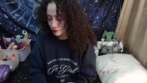 Snapshot of laura_anal_ chatting on 02.11.25 Wen online show from 02.11.25