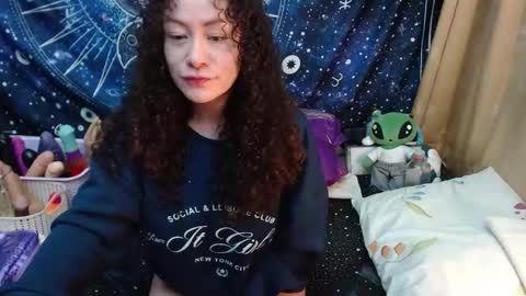 Snapshot of laura_anal_ chatting on 02.12.25 Wen online show from 02.12.25