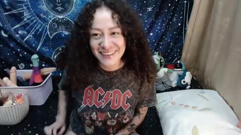 Snapshot of laura_anal_ chatting on 02.17.25 Wen online show from 02.17.25