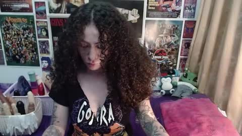 Snapshot of laura_anal_ chatting on 03.10.25 Wen online show from 03.10.25