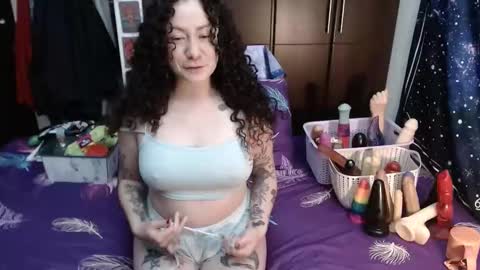 Snapshot of laura_anal_ chatting on 09.11.25 Wen online show from 09.11.25