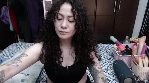 Snapshot of laura_anal_ chatting on 09.26.25 Wen online show from 09.26.25