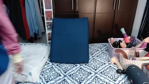 Snapshot of laura_anal_ chatting on 09.30.25 Wen online show from 09.30.25