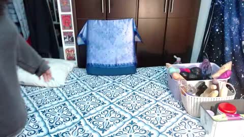 Snapshot of laura_anal_ chatting on 10.09.25 Wen online show from 10.09.25