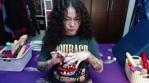 Snapshot of laura_anal_ chatting on 10.15.25 Wen online show from 10.15.25