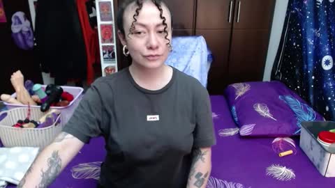 Snapshot of laura_anal_ chatting on 10.18.25 Wen online show from 10.18.25