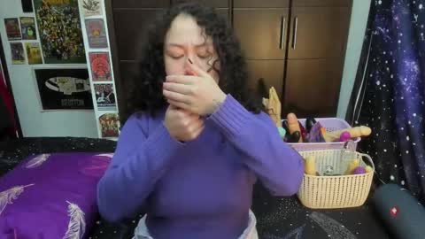 Snapshot of laura_anal_ chatting on 11.11.25 Wen online show from 11.11.25