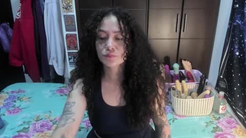 Snapshot of laura_anal_ chatting on 12.15.25 Wen online show from 12.15.25