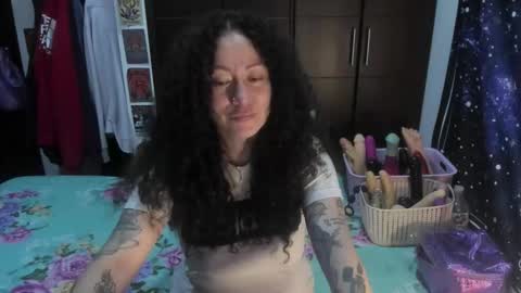 Snapshot of laura_anal_ chatting on 12.17.25 Wen online show from 12.17.25