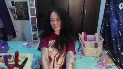 Snapshot of laura_anal_ chatting on 12.18.25 Wen online show from 12.18.25