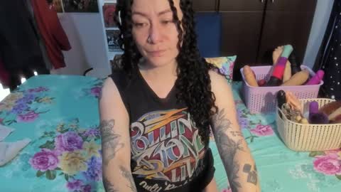 Snapshot of laura_anal_ chatting on 02.10.26 Wen online show from 02.10.26