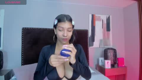 Laura online show from 02.25.25